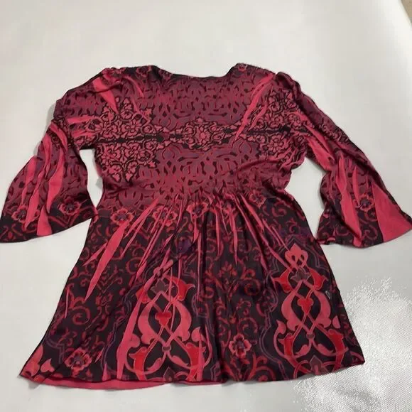 Unity World Wear Petite Women’s V-Neck Sequined Accent Top - Picture 4 of 9